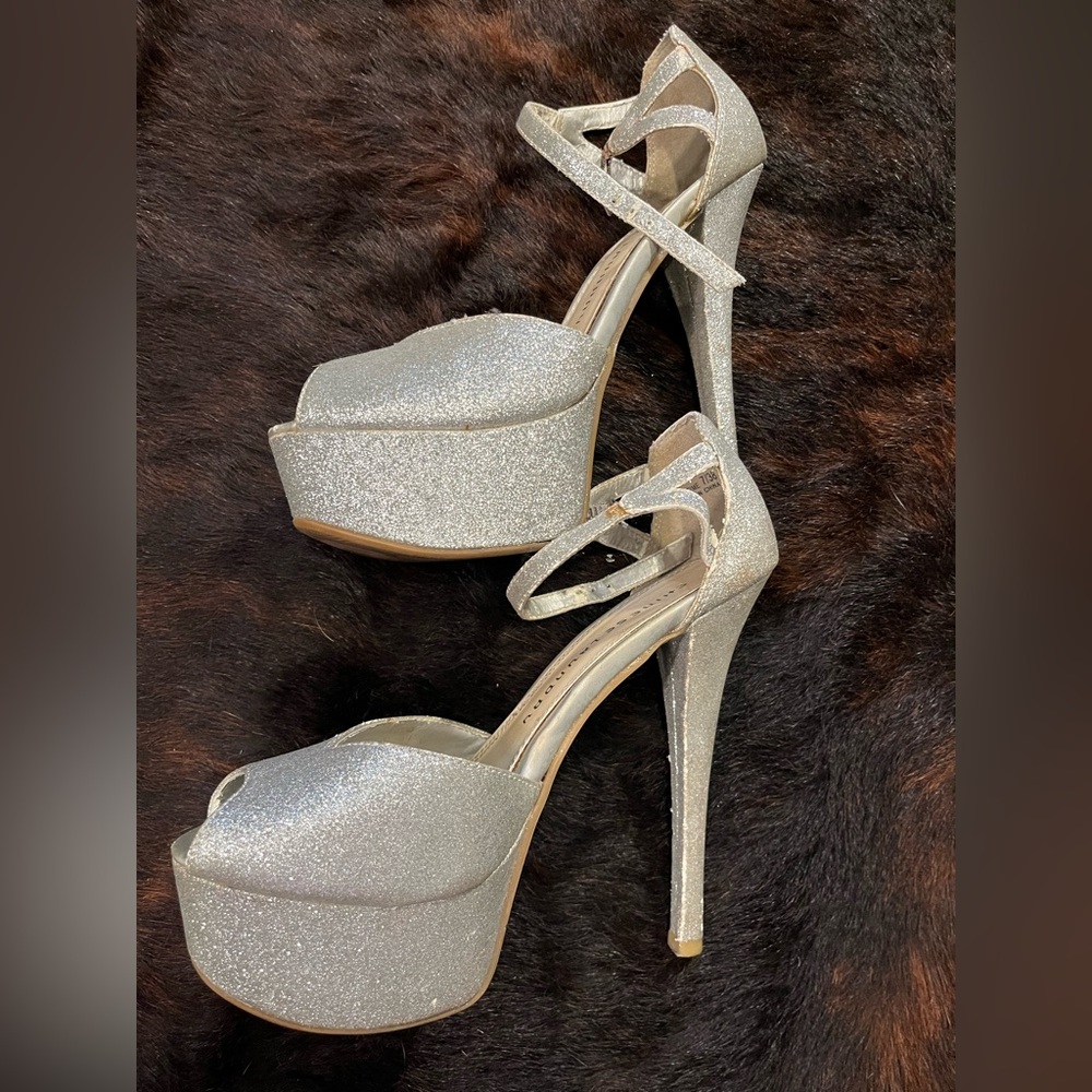 Chinese Laundry glam rock Silver Glitter Platform Heels